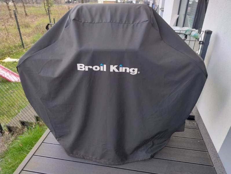 Grill Broil King Royal 320 z bogatym zestawem akcesoriów