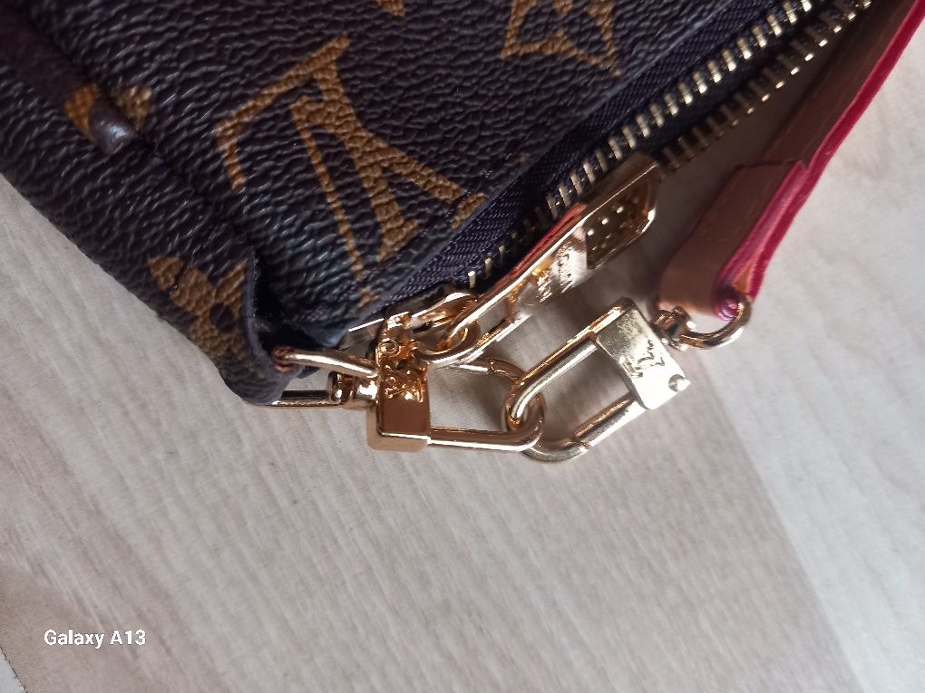 Louis vuitton mała torebka na ramię