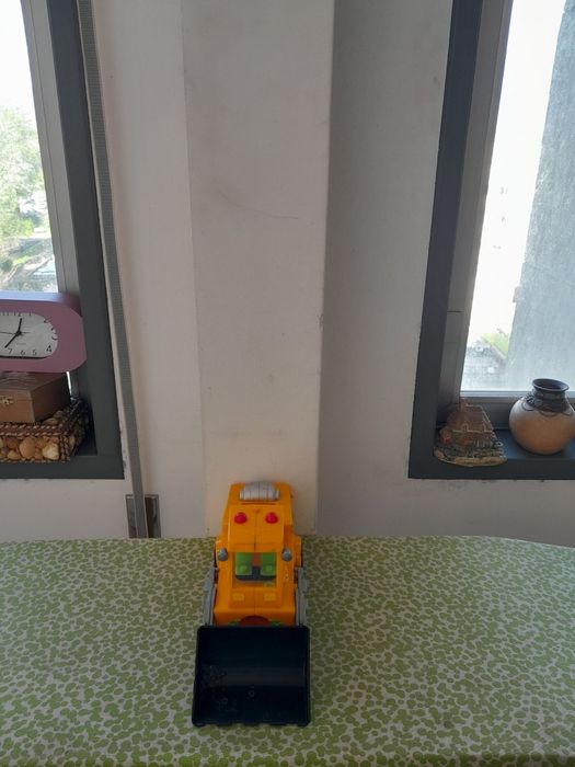 Vendo Máquina Retroescavadora de Brincar para Criança bonita como nova