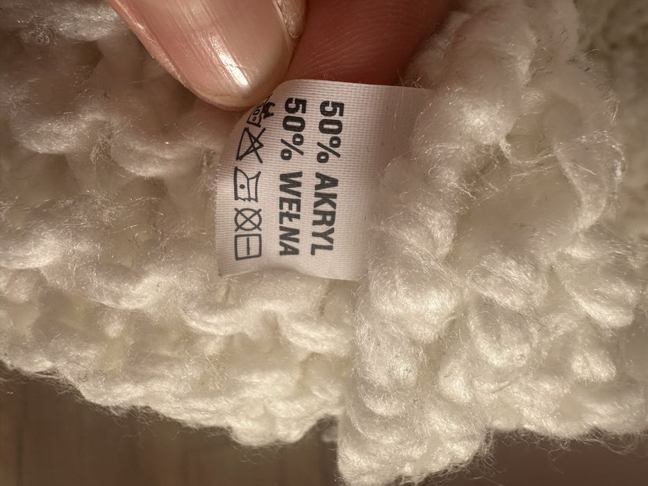 Kremowy sweter warkocz z wełną