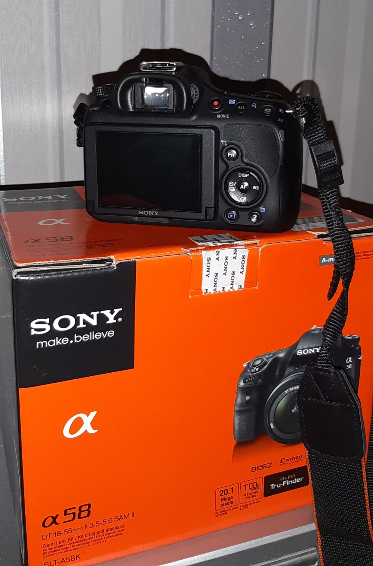 Продам фотоаппарат-зеркалку Sony alfa58 в идеале.