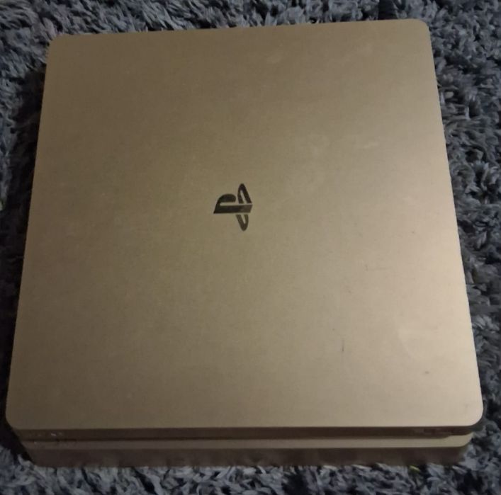 Playstation 4 Gold com comandos