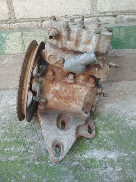 Компрессор (голова) то- что на фото (возможно модель ЗИЛ-130)