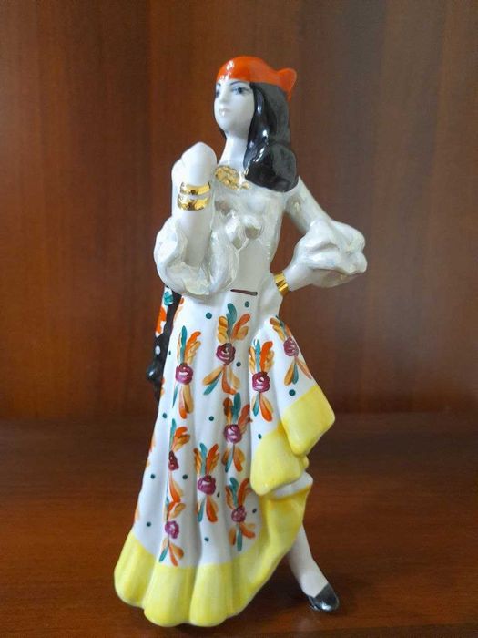 Статуэтка - "Цыганка" 2