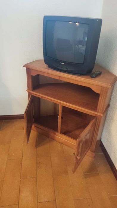 Vendo armário de canto em madeira maciça