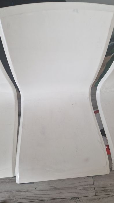 Krzesła lakierowane