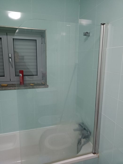 Banheira e resguardo em muito bom estado