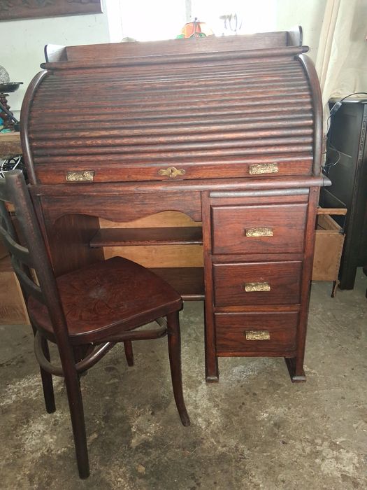 Biurko dębowe z początku XX wieku