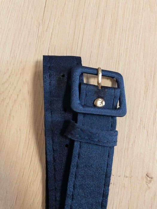 Elegancka koronkowa sukienka granatowa midi