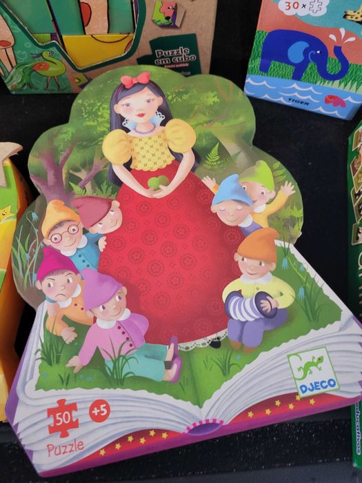 7 conjuntos de puzzles de crianças dos 2 aos 7 anos. Cada um 4€