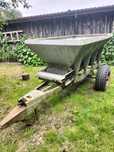 Prasa John Deere, rozsiewacz wapna