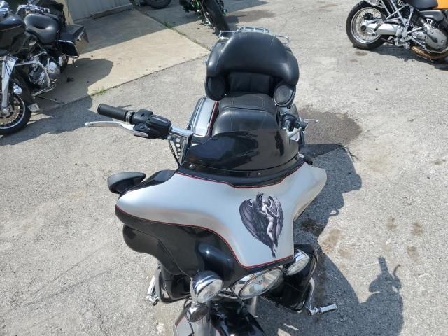 Harley Davidson Electra-Glide FLHTCU