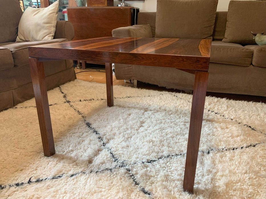 Mesa de apoio em pau santo