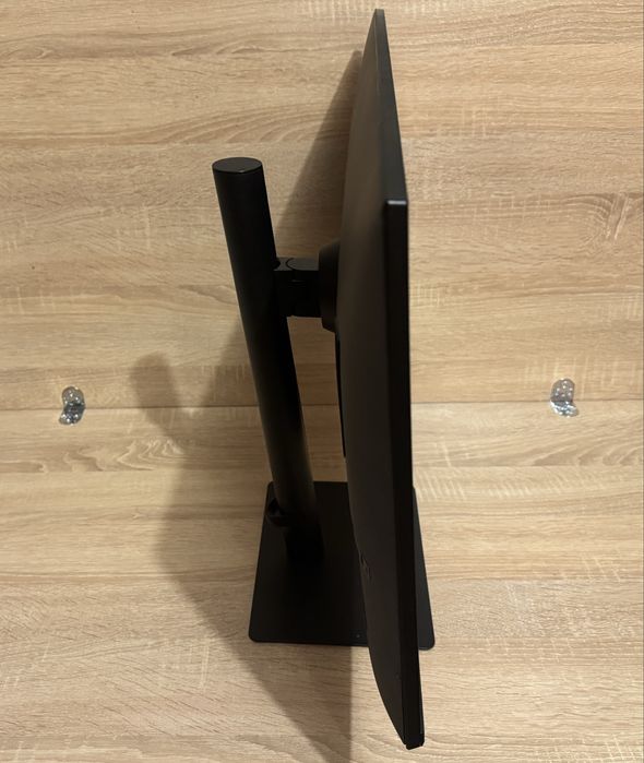 Монітор 27" Samsung S27A600UUU (2K, QHD, HDR10) з докстанцією "2 в 1"