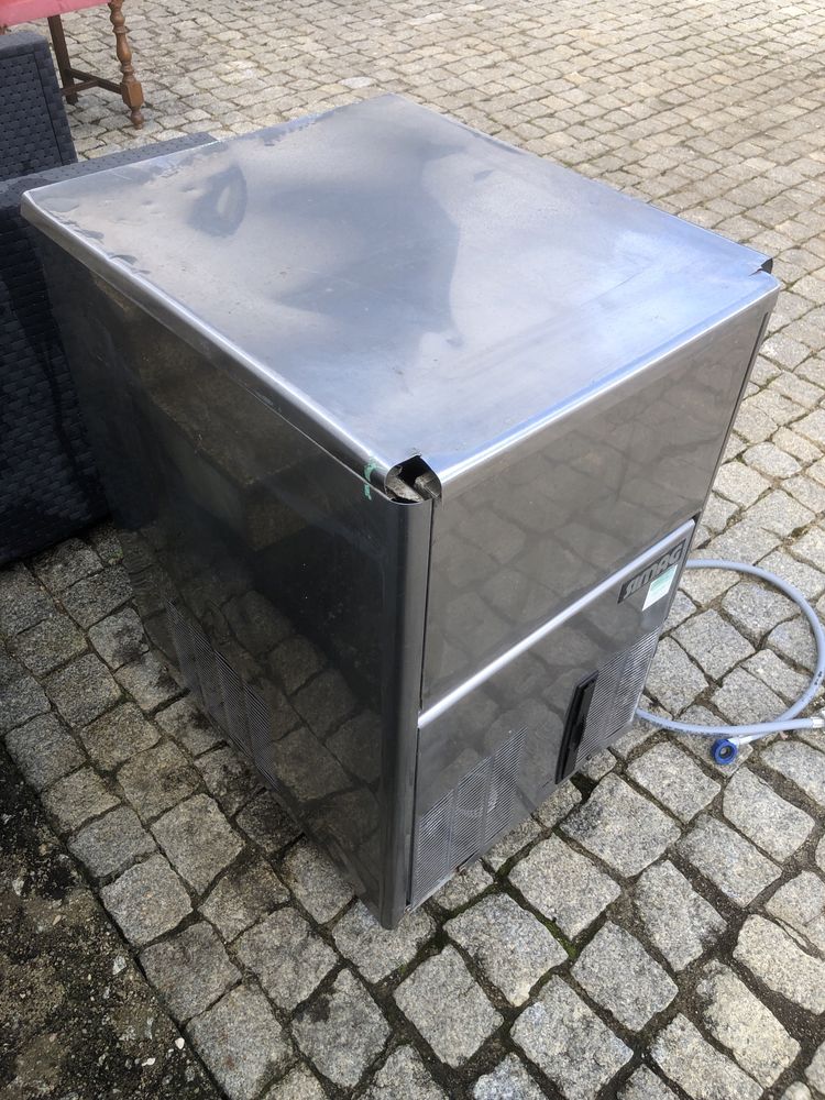 Maquina de fazer gelo