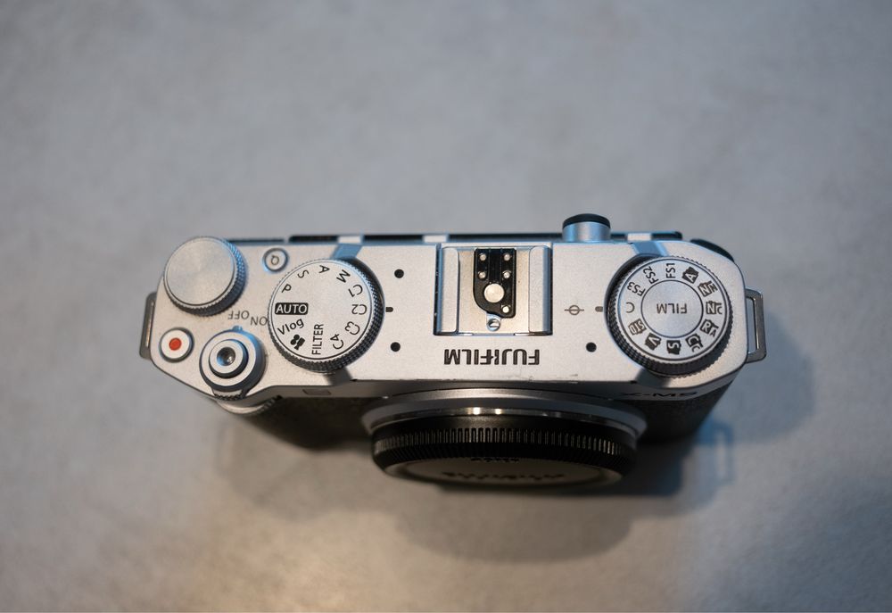 Fujifilm X-M5 z obiektywem XC 15-45mm