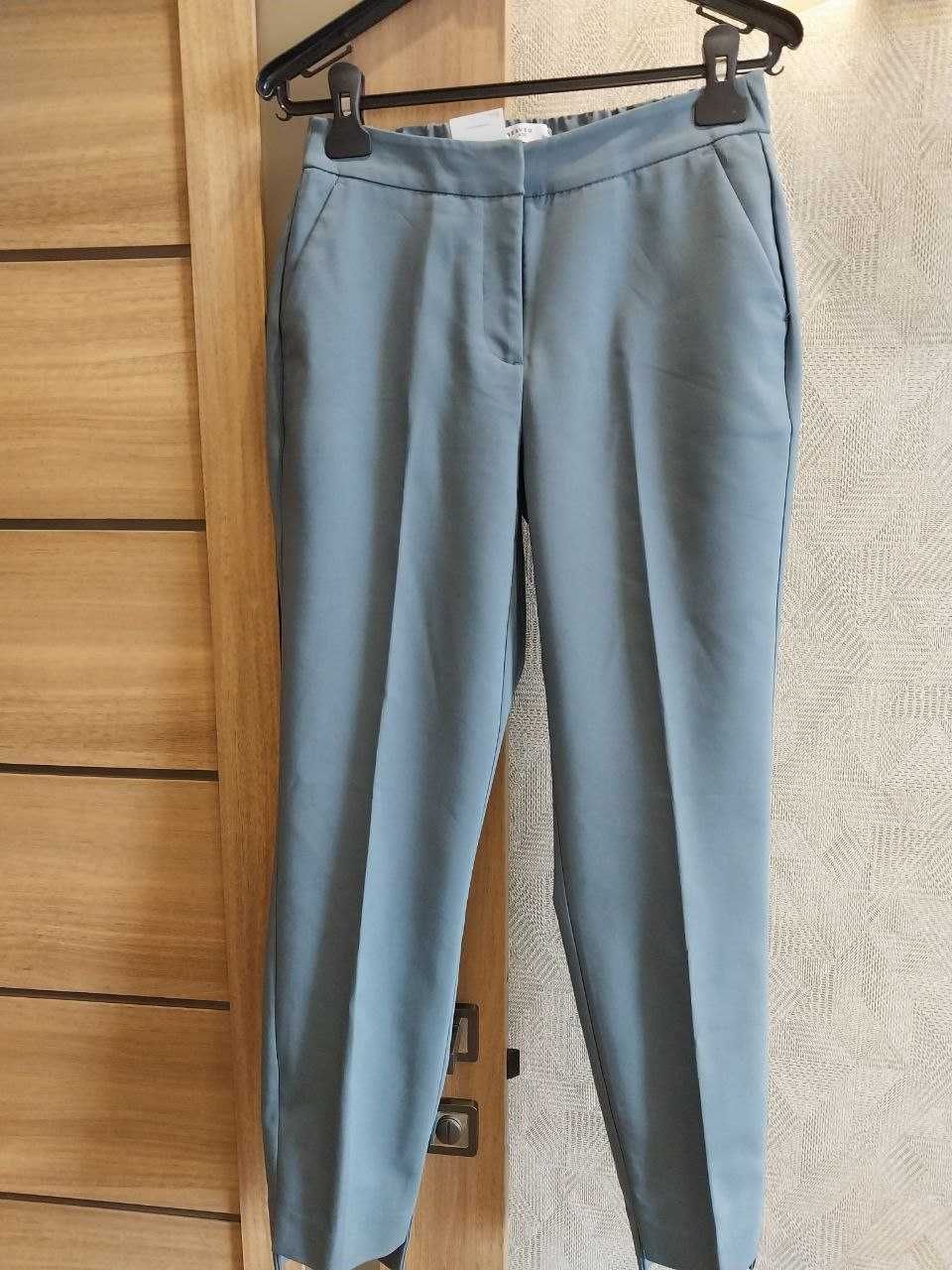 Женские брюки.RESERVED  Польша. 100% полиэстер, разм.38