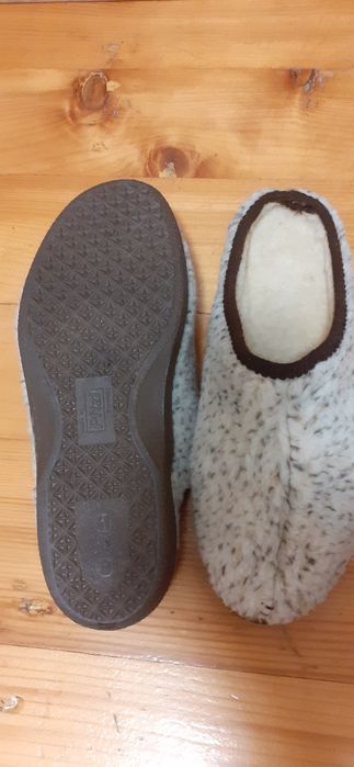 Тапочки нові натуральна цегейка теплі зручні міцні.