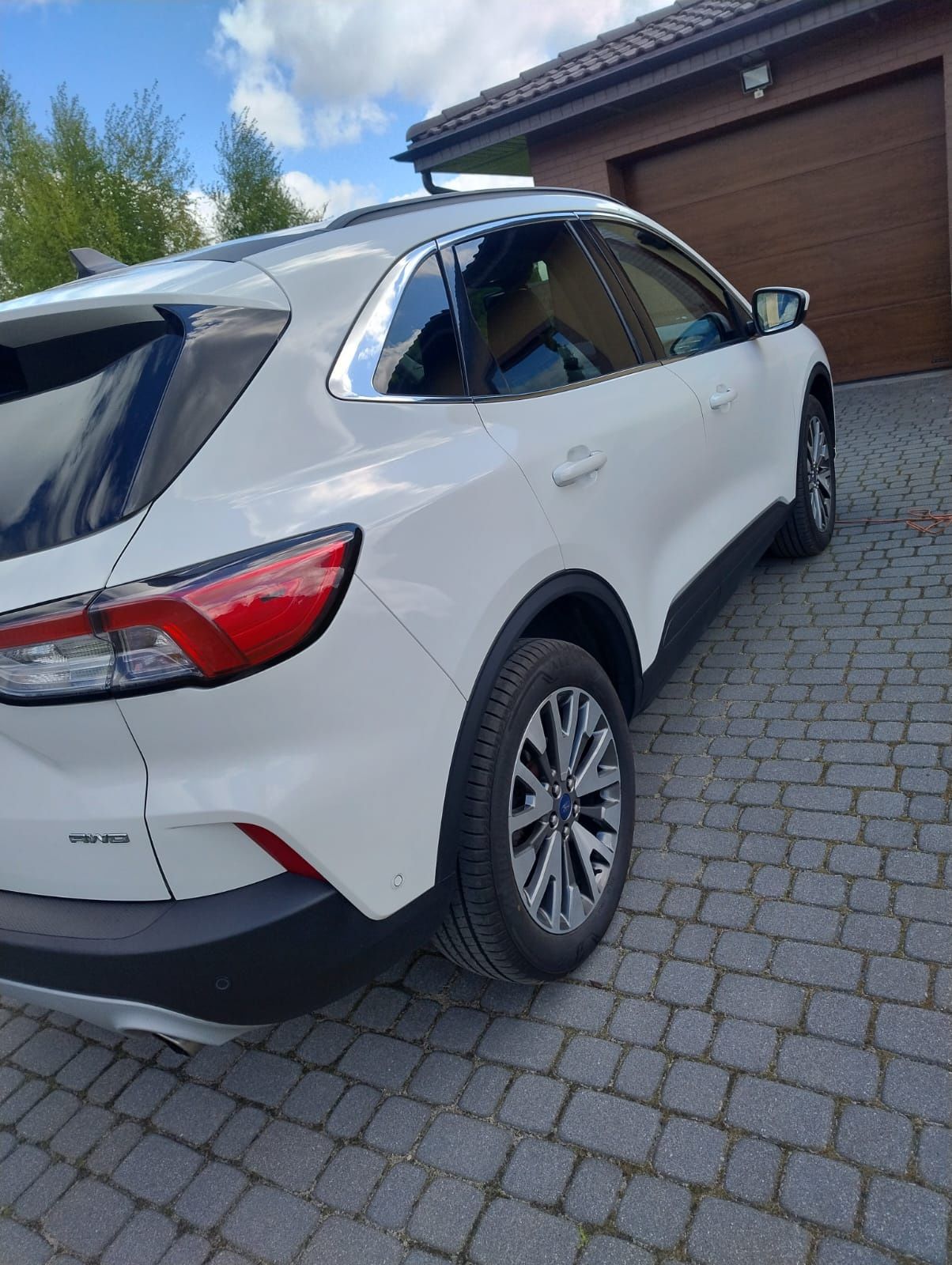 FORD KUGA 2021 rok  ESCAPE,, AWD ,, 245 KM  2.0 benzyna  Tytanium