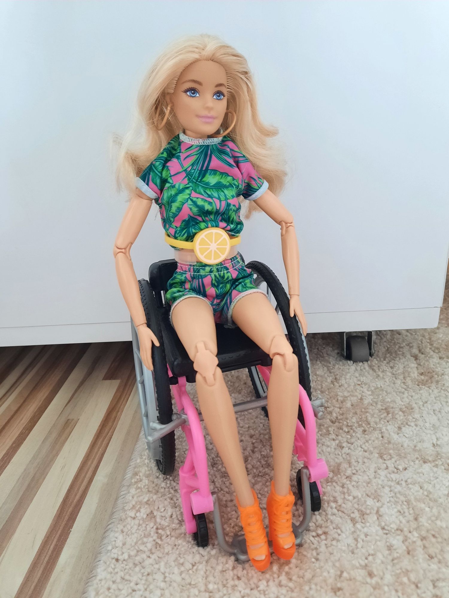 Barbie fashionistas na wózku GRB93
