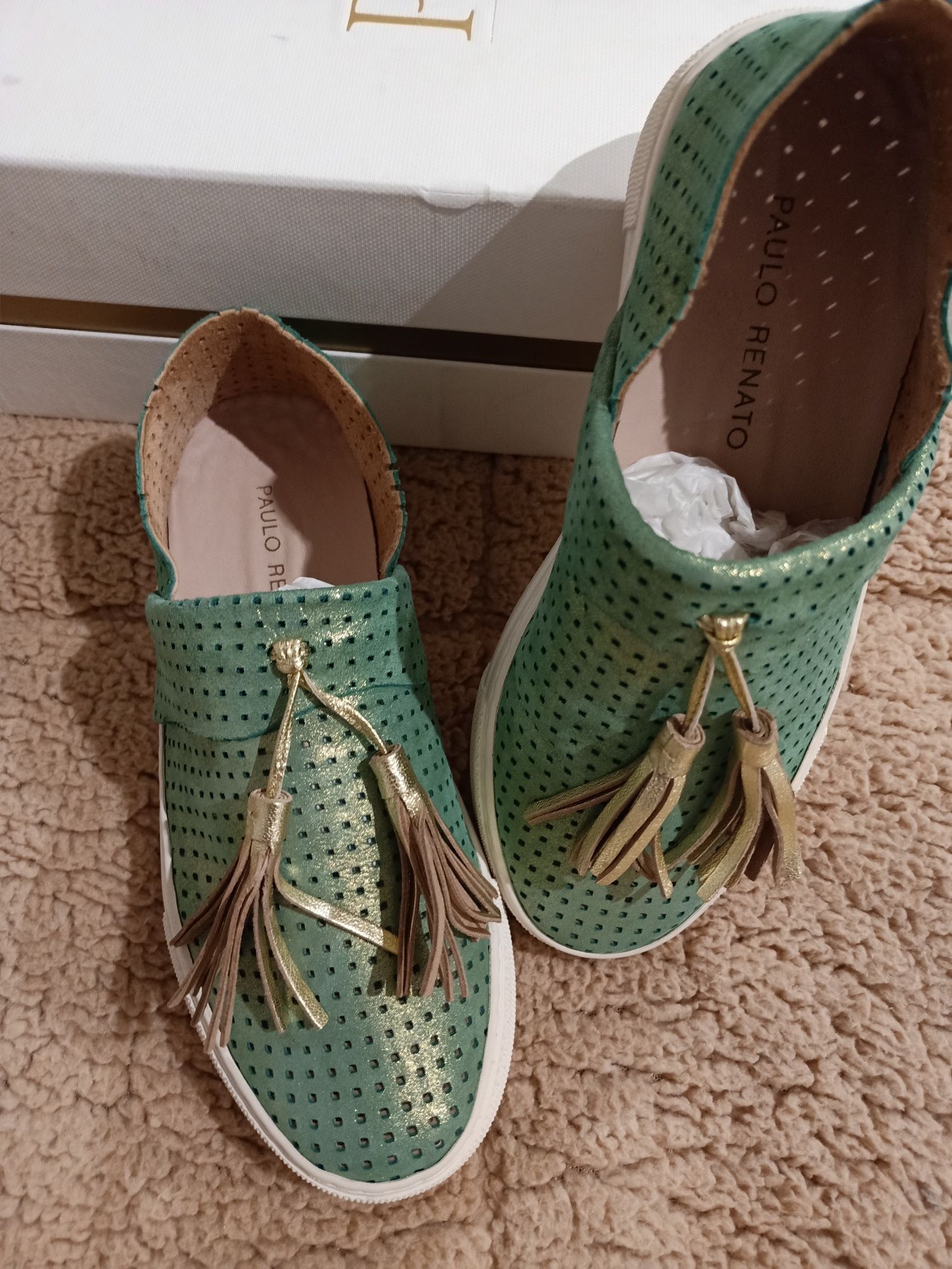 Sapatos de senhora n.35 pele macia, cor menta, novos