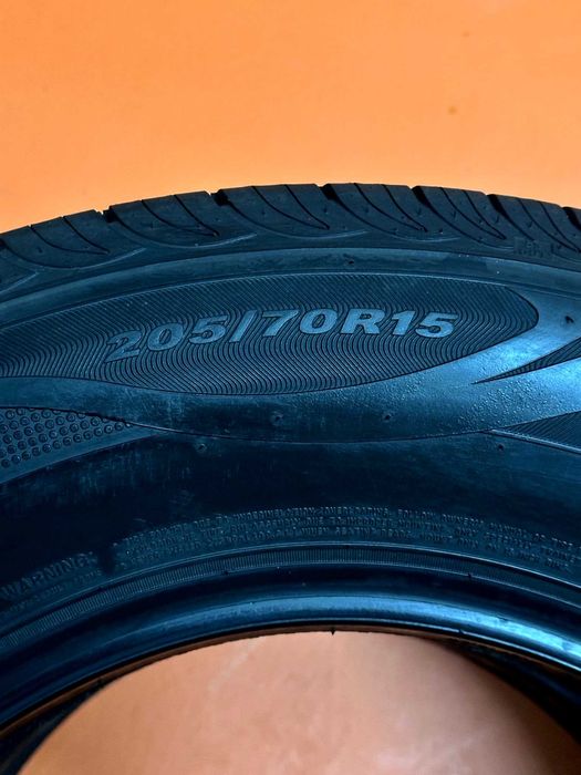 Pneus Roadstone Eurovis HP02 - 205/70/15 - NOVOS