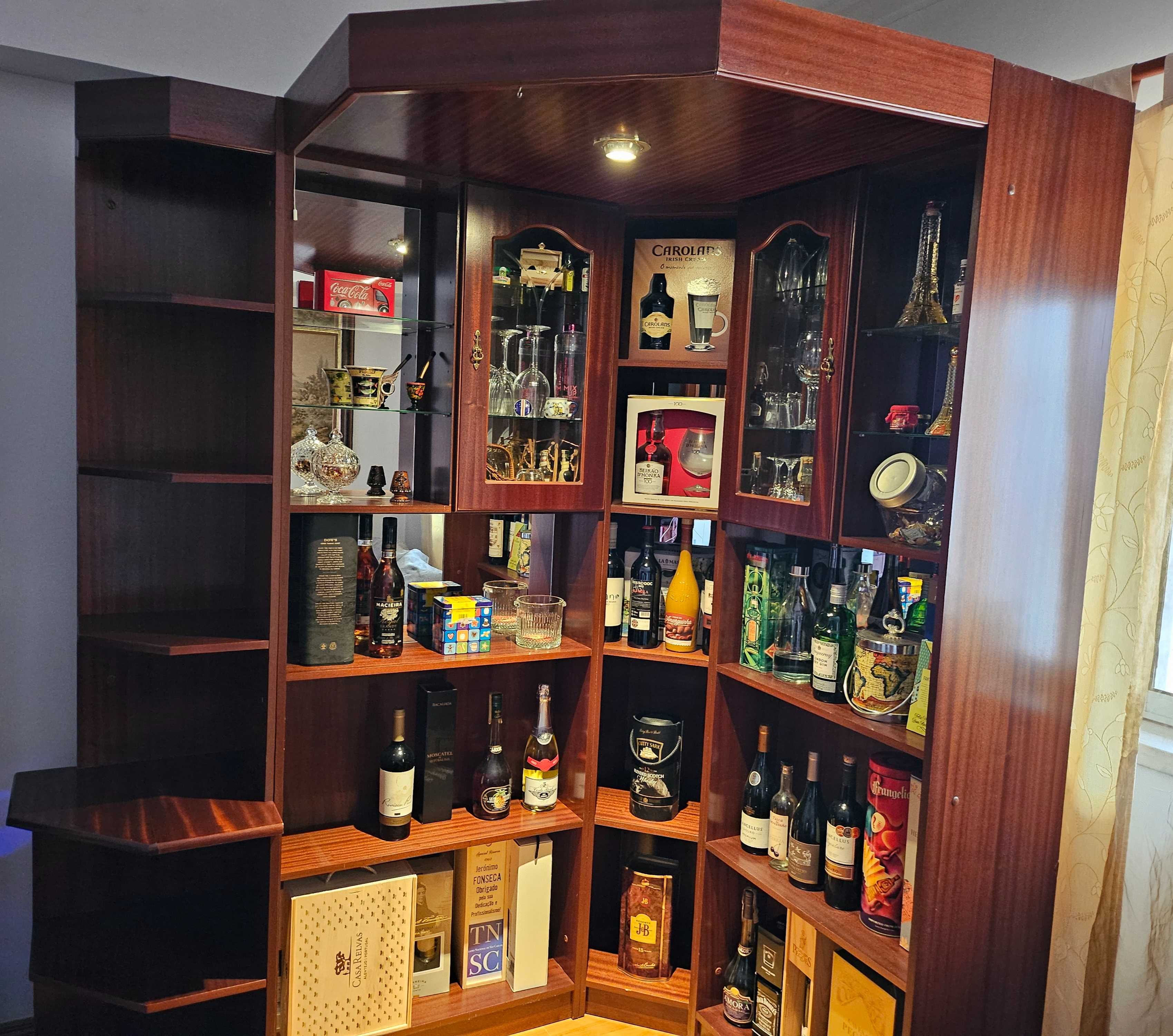 Bar de canto mogno