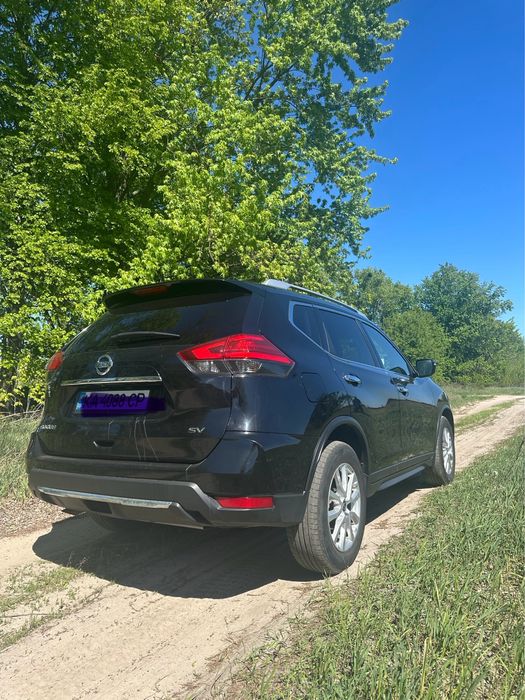 Легковий автомобіль Nissan Rogue 2018 року