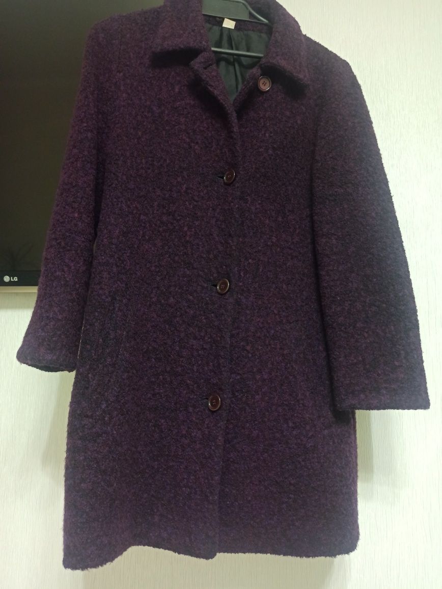 Жіноче пальто 44 розмір