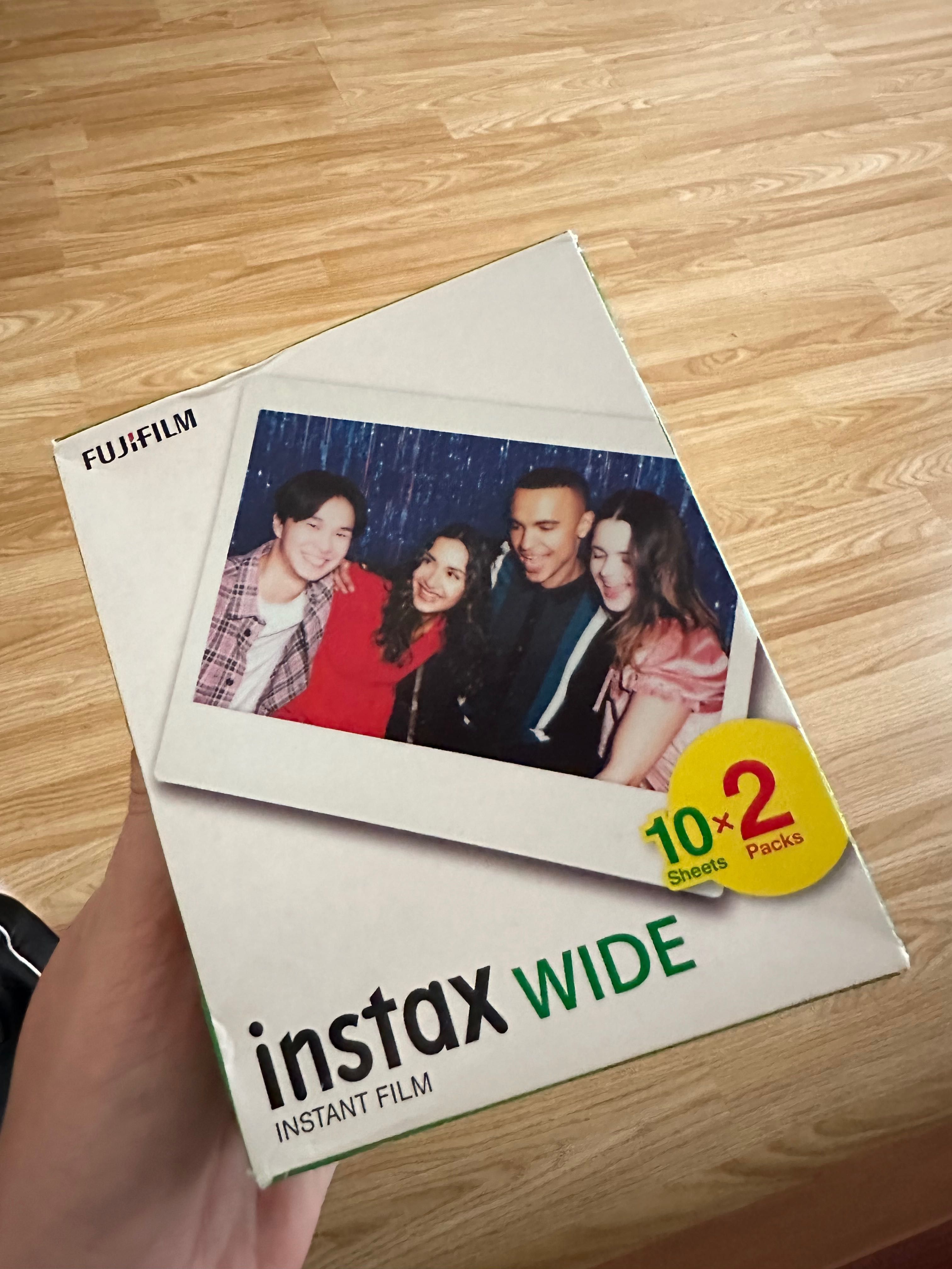 Фотокамера моментального друку Instax wide 300