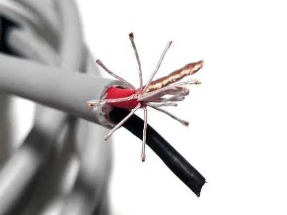 ТОП RCA межблочный кабель Monster Cable MSeries, Interlink Reference 2