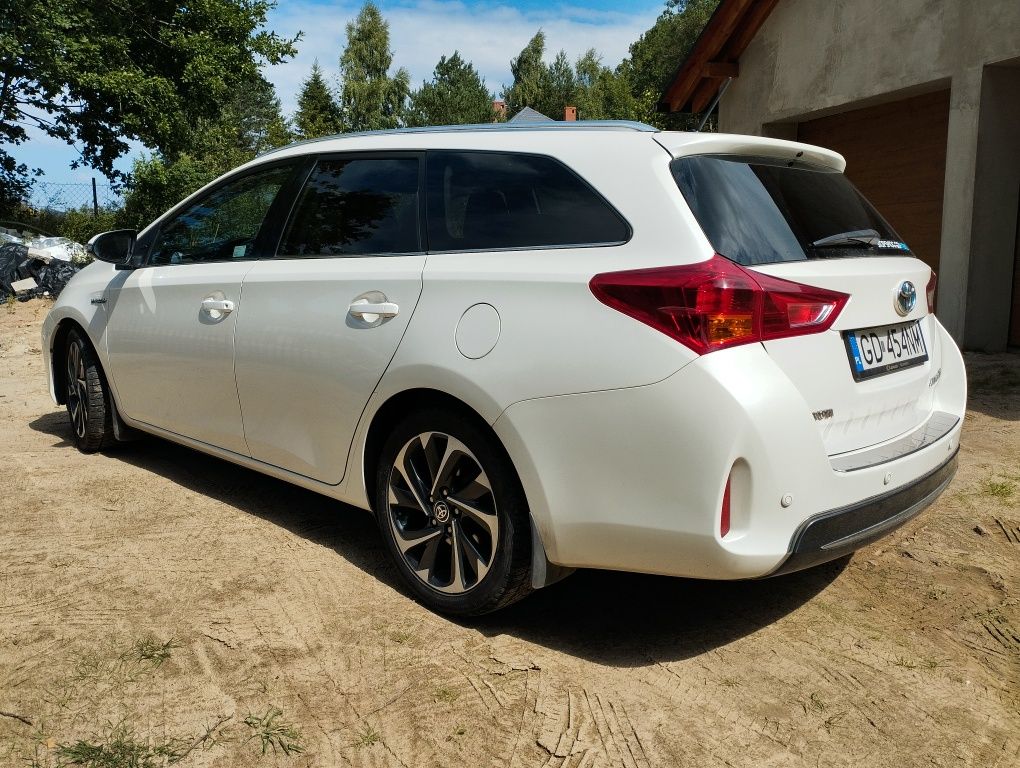 Toyota Auris hybryda kombi krajowy navi serwisowany w aso