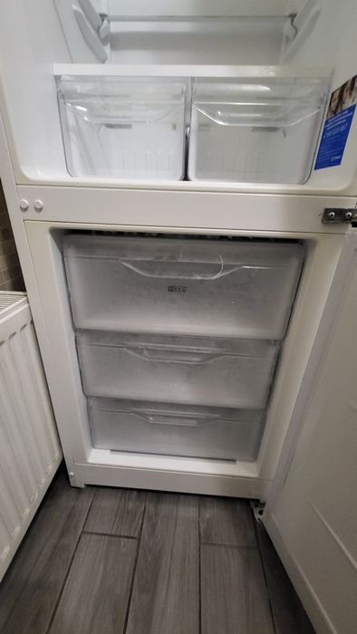 Холодильник Indesit