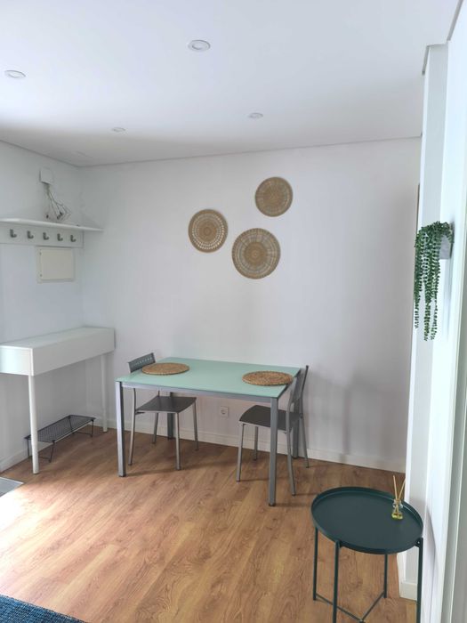 Aluga-se andar-moradia ao Covelo com pátio e lavandaria exterior