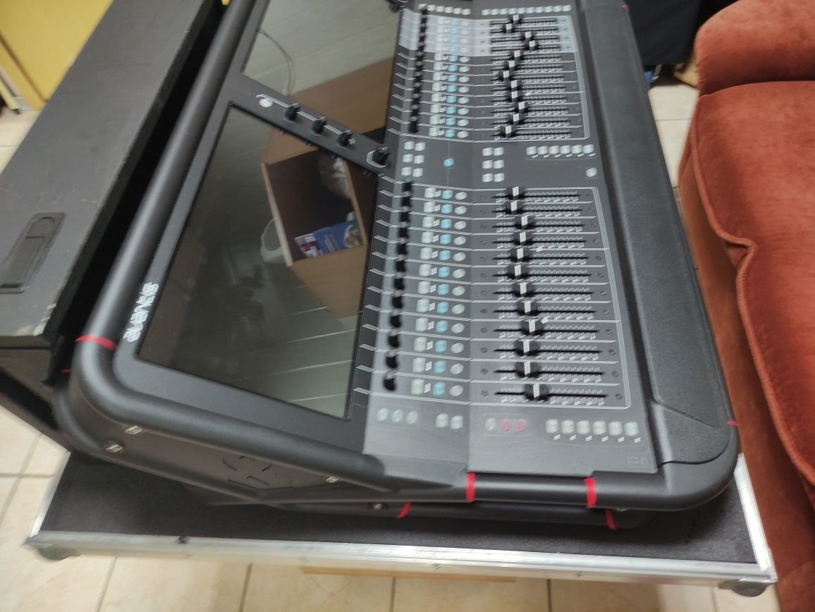 Мікшерний пульт Allen&Heath Avantis