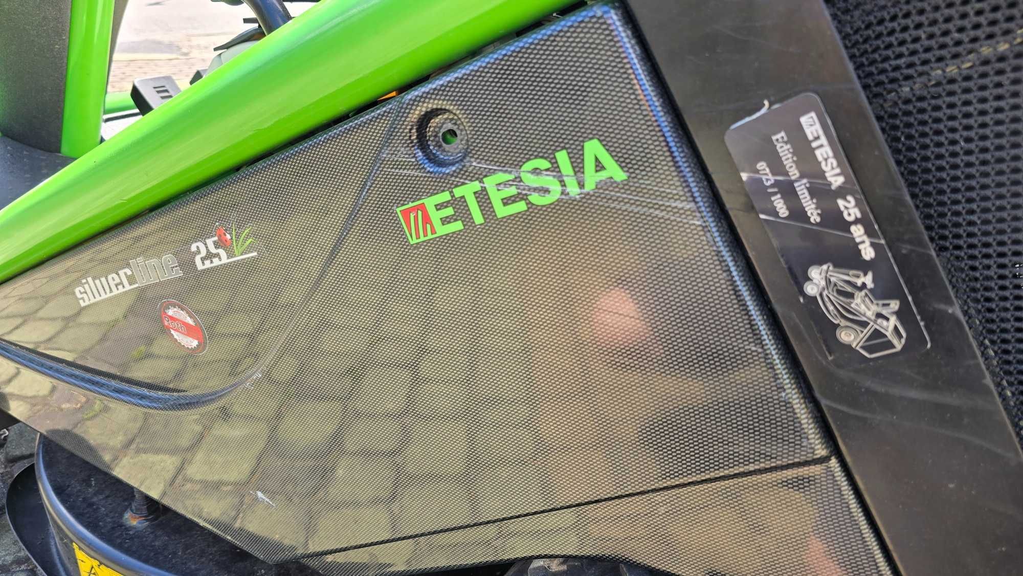 Traktor Etesia Bahia MBHE2 boki w karbonie