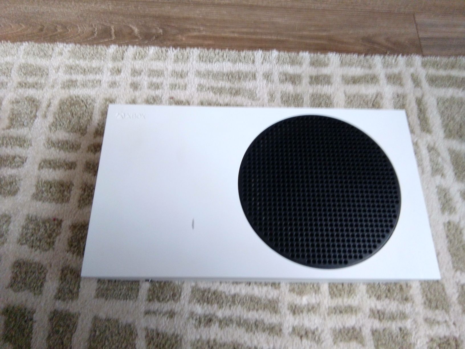 Konsola Xbox series s z dodatkowymi akcesoriami
