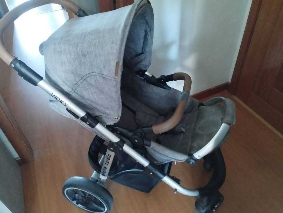 Carinho bebe com cadeirinha