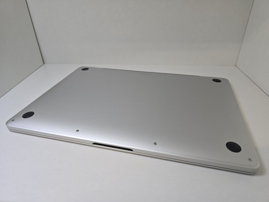 MacBook Pro A1708 • i5 / 8GB / 256GB