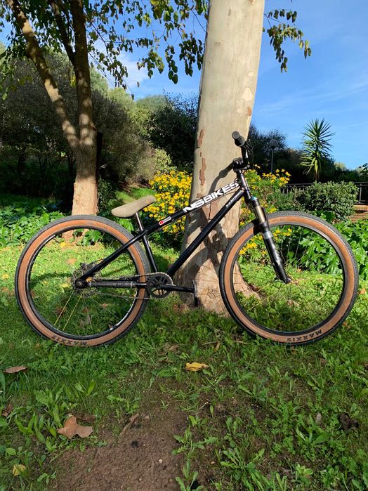 Bicicleta dirt jump NS Bikes