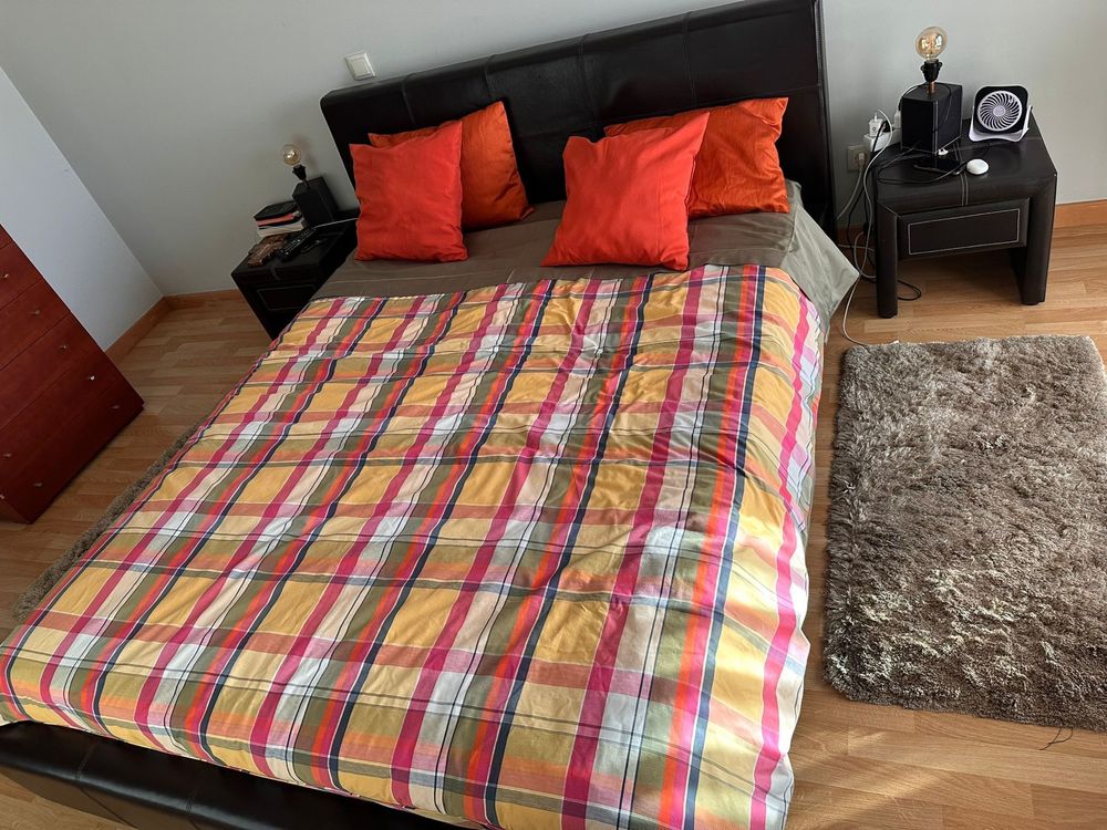 Cama 2,00 x 1,80 c/ mesas de cabeceiras