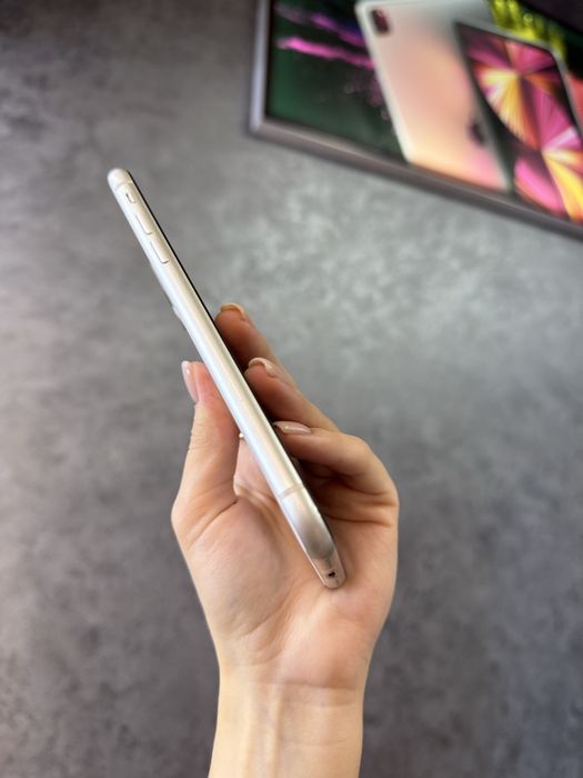Used IPHONE 11 64 White Neverlock Костюшка,5 igrand