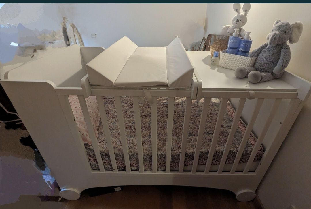 Berço / Cama com Muda Fraldas Trama