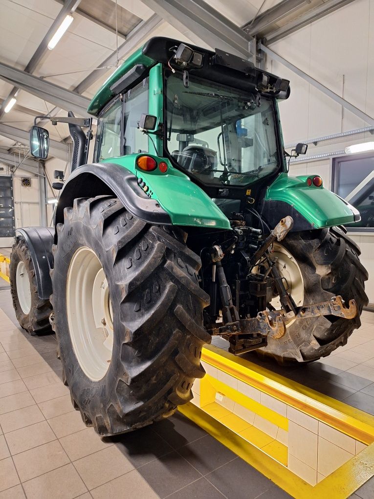 Ciągnik rolniczy Valtra T152 versu 6800 godzin super stan massey  claa