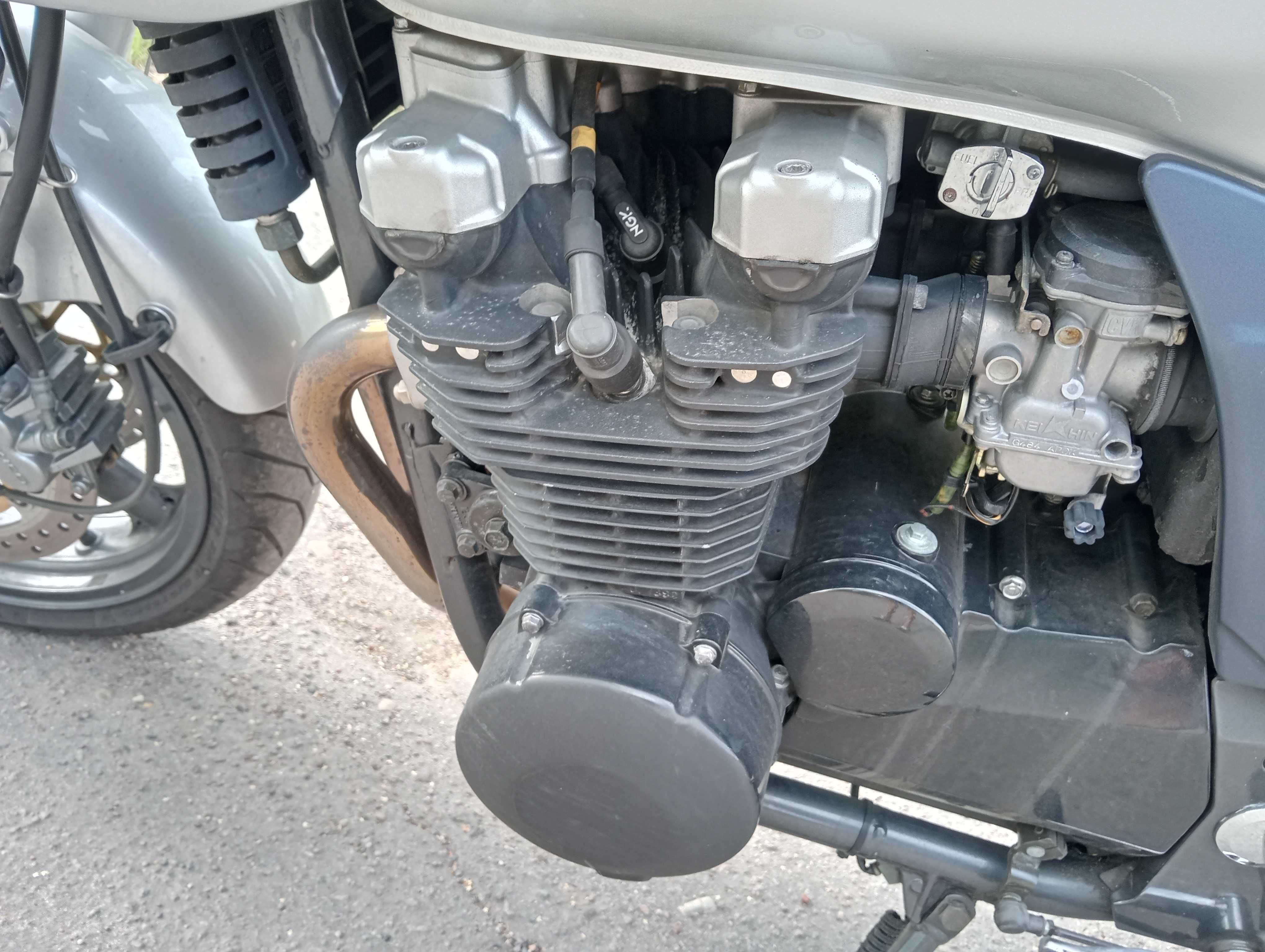 Продам kawasaki zr-7s