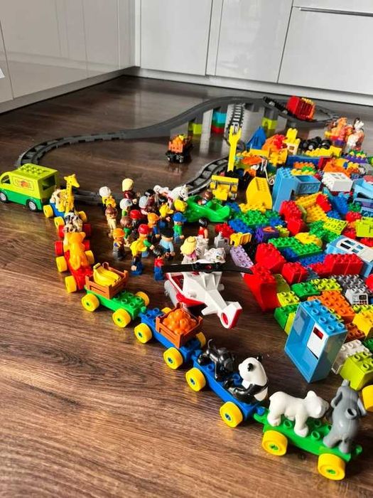 Klocki Lego Duplo różne zestawy 500 + elementów/używane