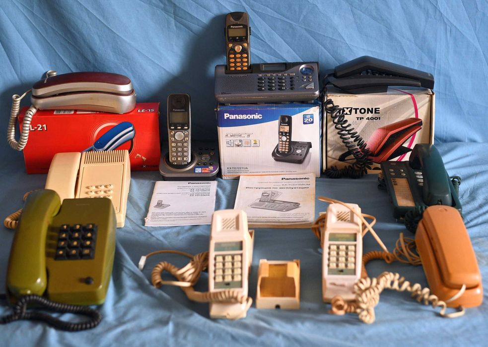 Стационарные и радио телефоны.