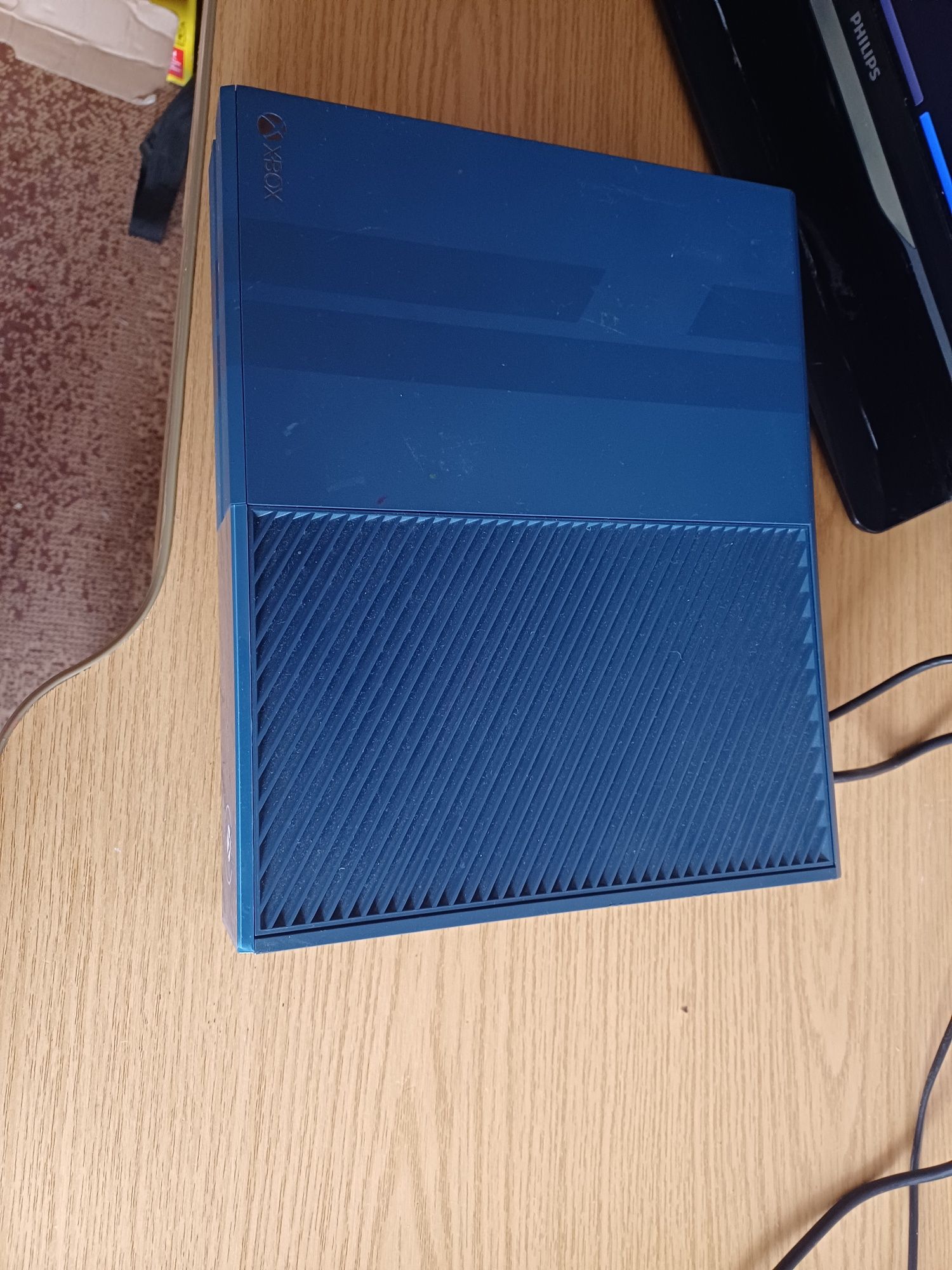 Продам приставку xbox one  console