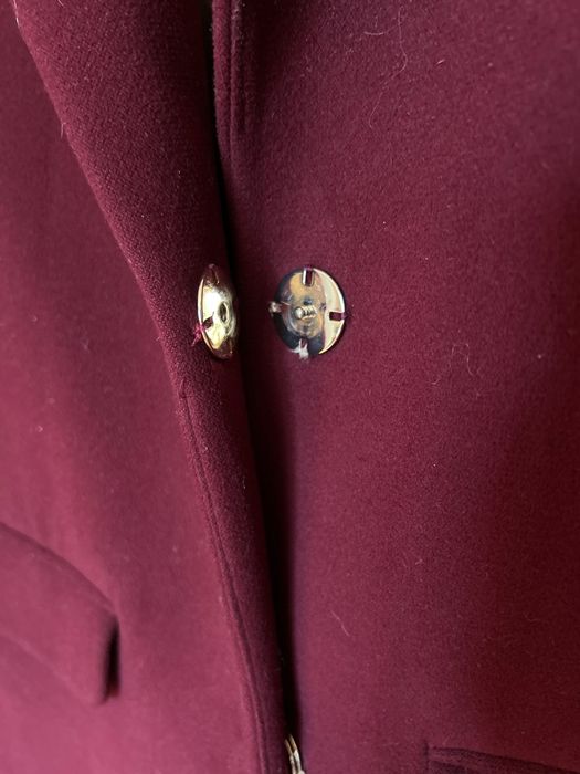 Демисезонное бордовое пальто бренда Masego