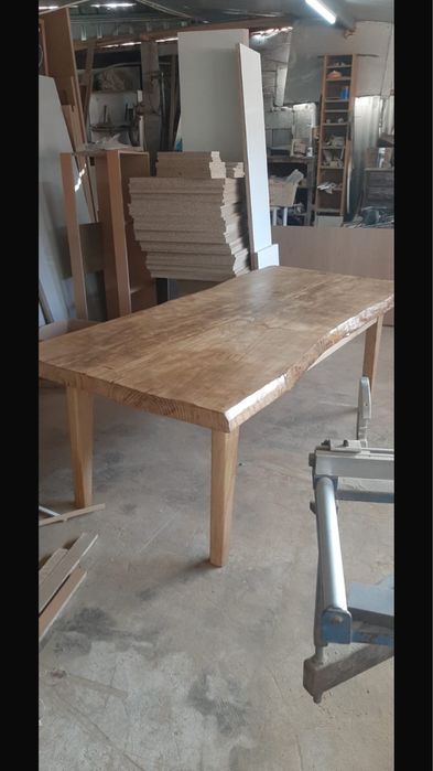 Mesa de madeira macica